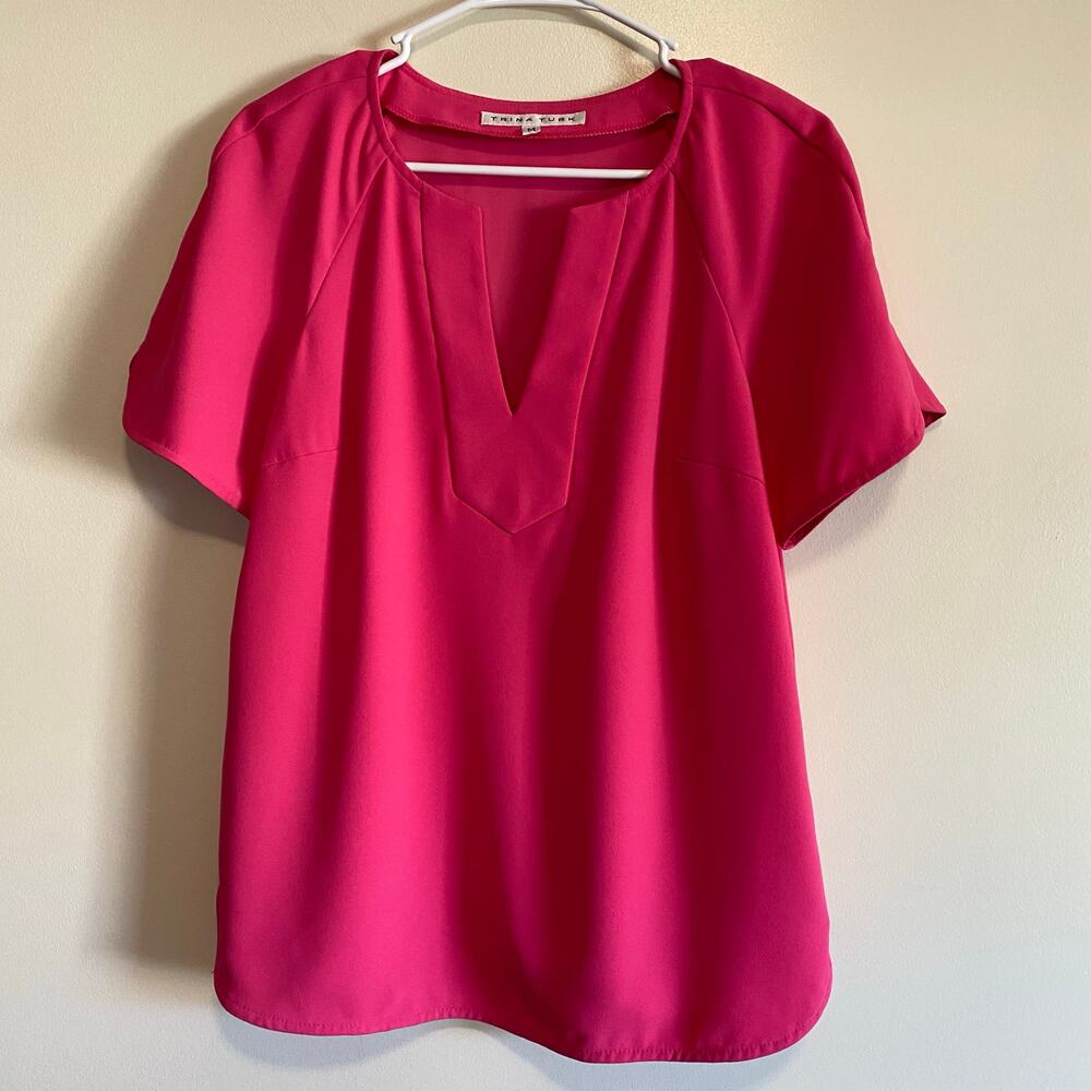 Trina Turk Women's Medium Pink Fuscia V-Neck Blouse Top Career Wear Office Party